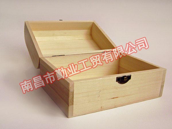 儲(chǔ)物木箱